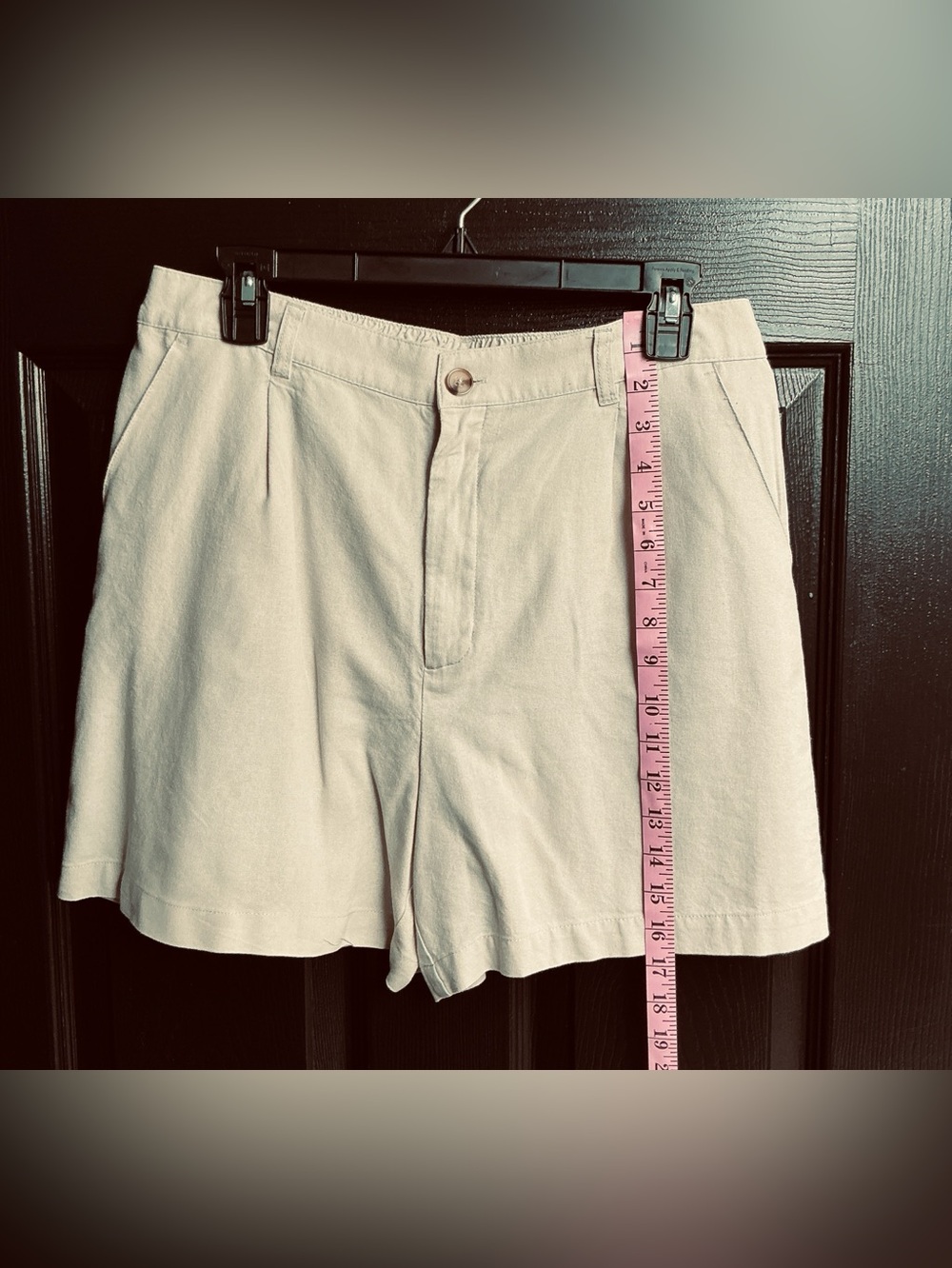 Time and Tru Light Beige Women’s Linen Shorts - Picture 3 of 7